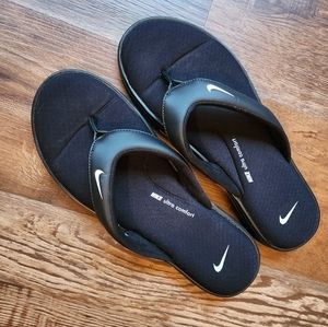NWOT Memory Foam Nike Sandles